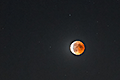 TSO - Der partiell verfinsterte Mond im umgebenden Sternfeld