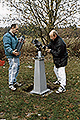 TSO - Nachdem die Montierung auf der Säule montiert ist, kann das Teleskop aufgesetzt werden