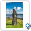 "Standing Stone" am Hafen von Craighouse